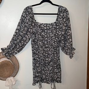 Prettiest black and white floral ruched dress with bell sleeves. SIZE L. Worn 1x